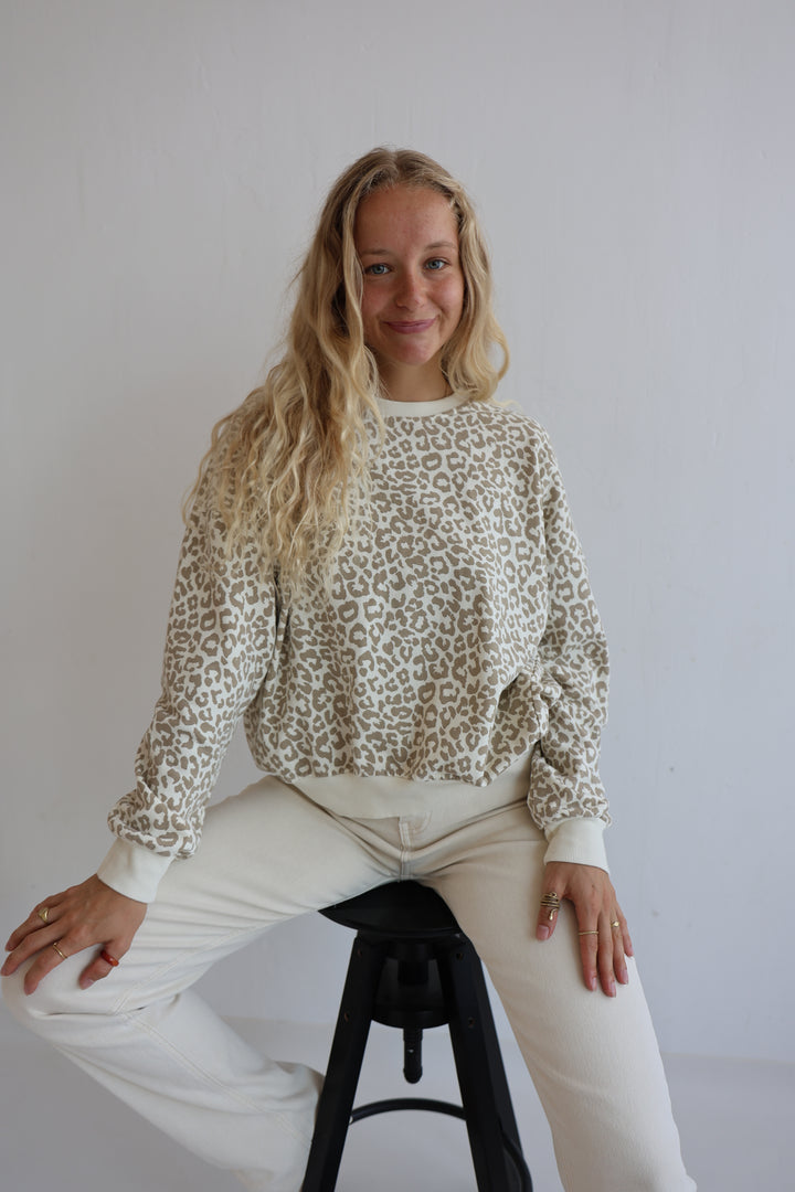 Sweater mit Leoprint