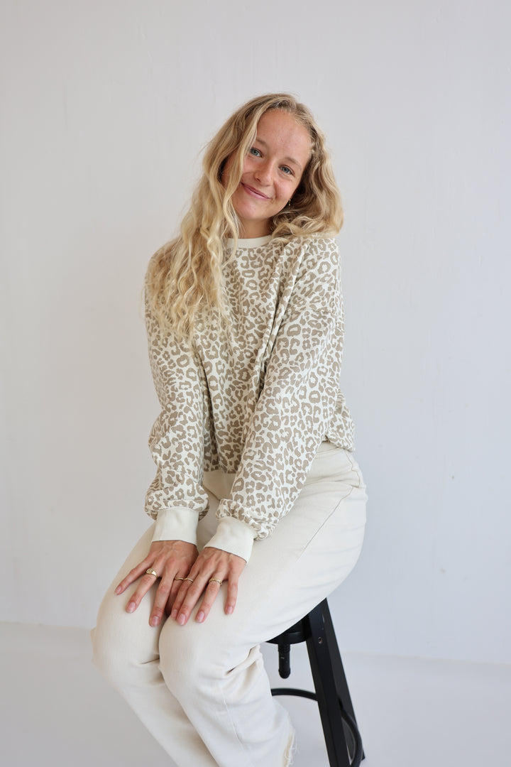 Sweater mit Leoprint