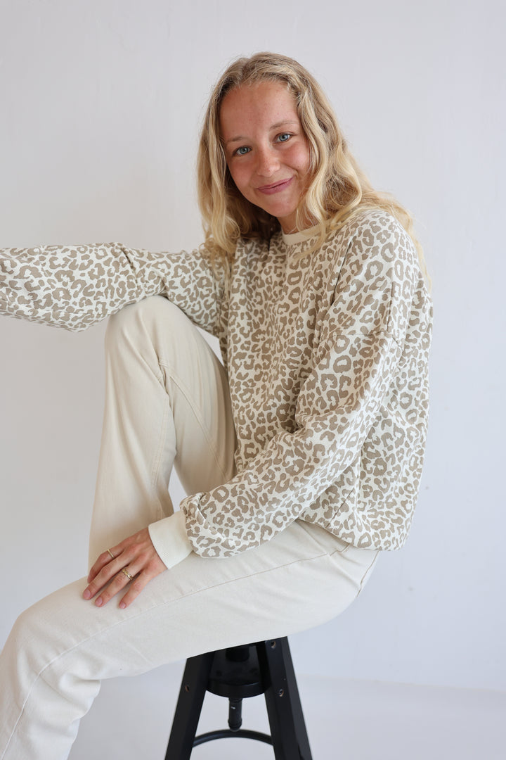 Sweater mit Leoprint