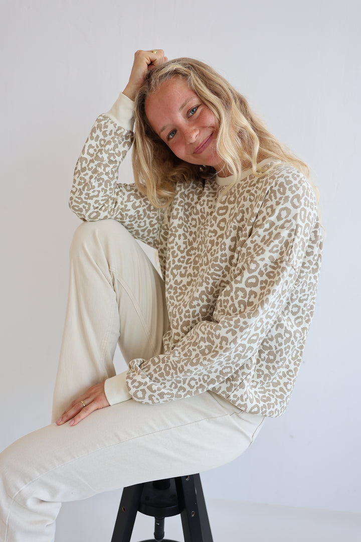 Sweater mit Leoprint