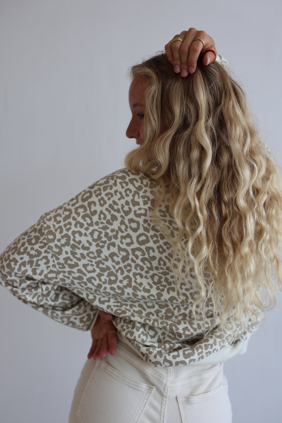 Sweater mit Leoprint