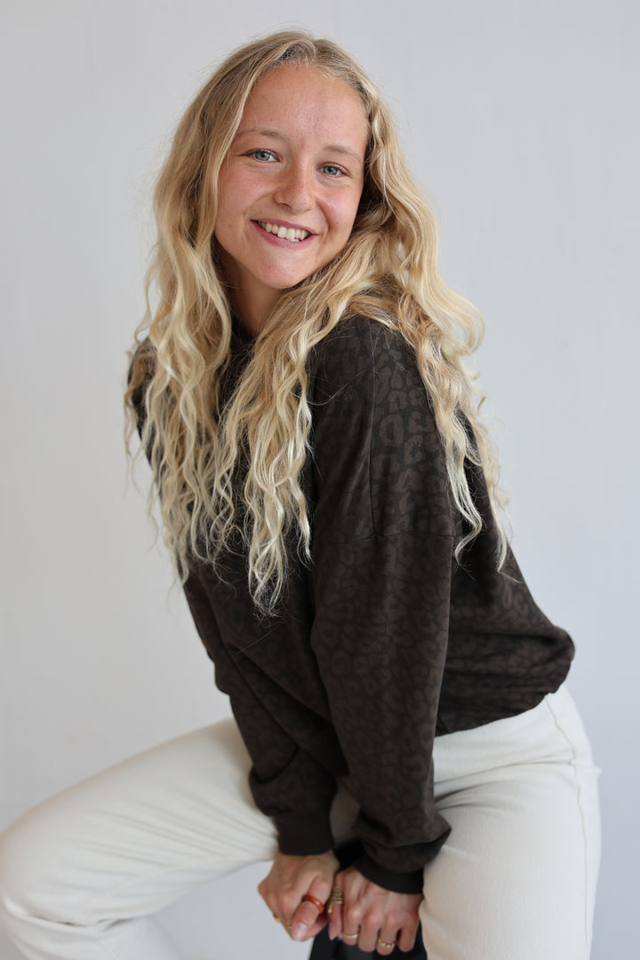 Sweater mit Leoprint