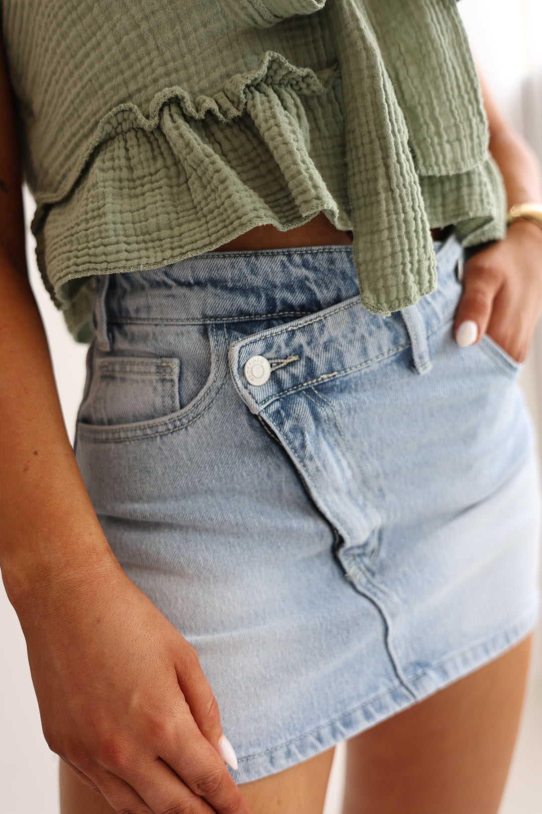 Asymmetrischer Mini-Jeanshosenrock Tara