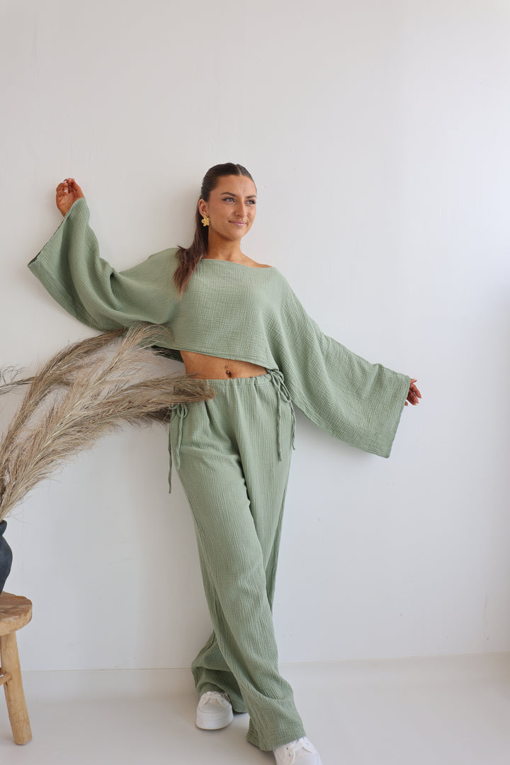 Zweiteiler aus Musselin mit Offshoulder-Shirt