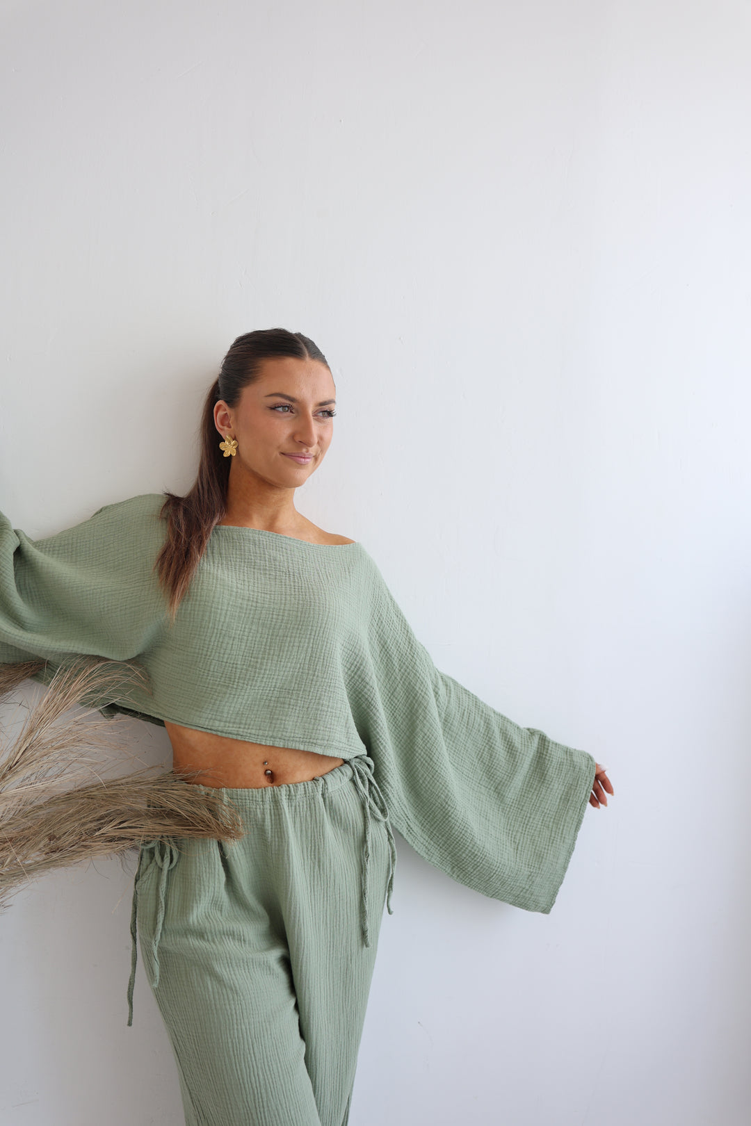 Zweiteiler aus Musselin mit Offshoulder-Shirt