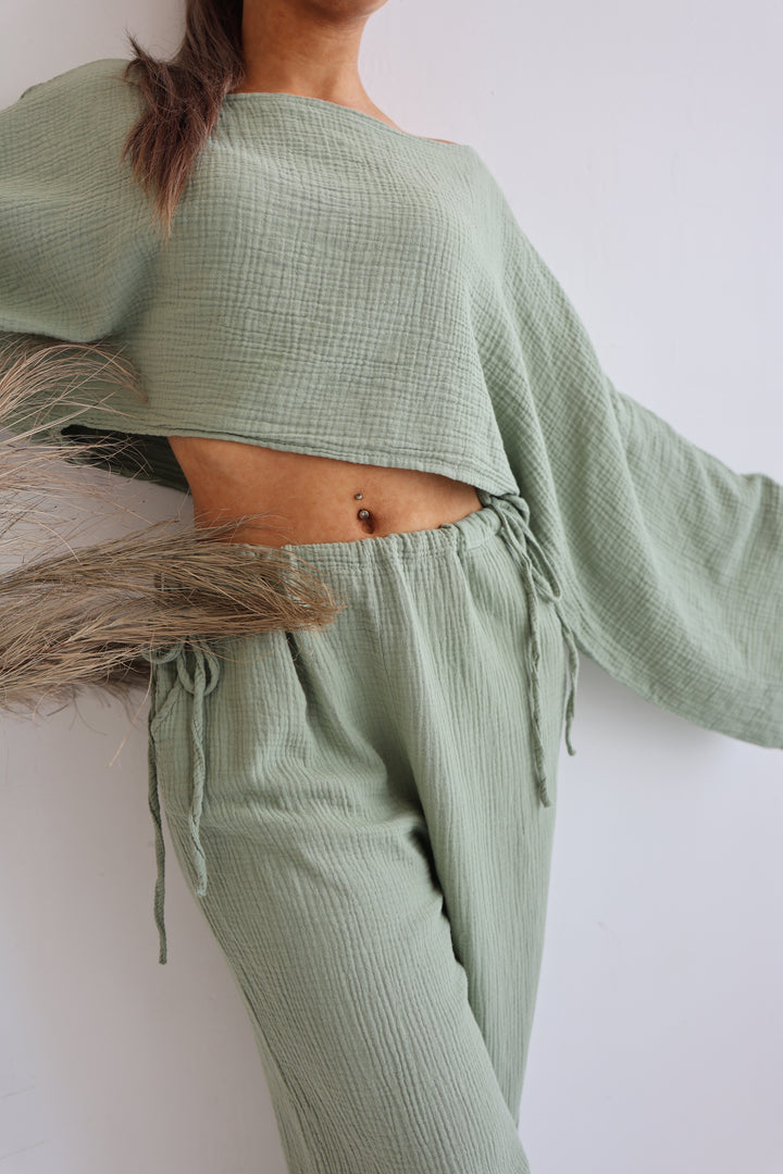 Zweiteiler aus Musselin mit Offshoulder-Shirt