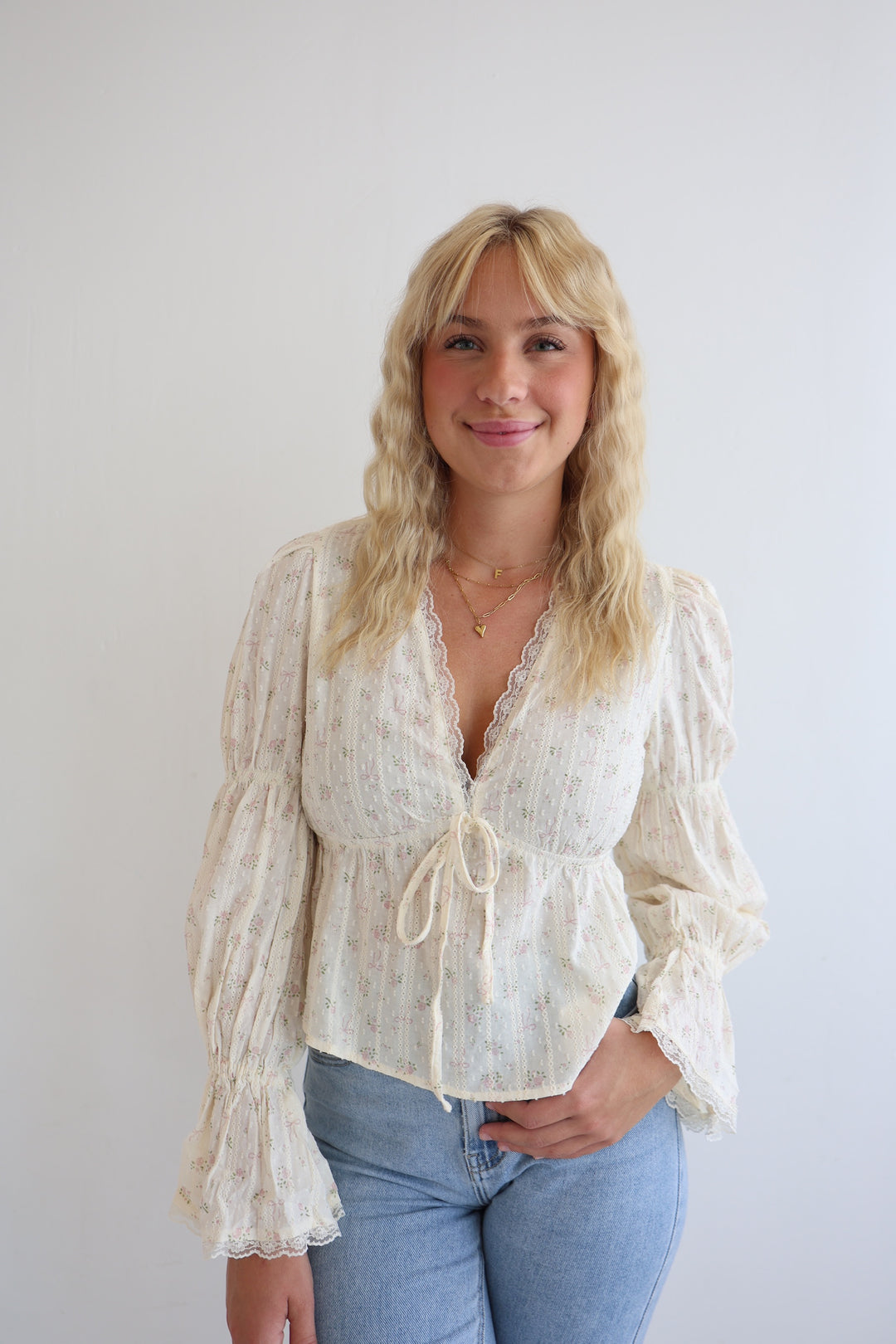 Schößchenbluse mit ausgestellten Ärmeln Hazel