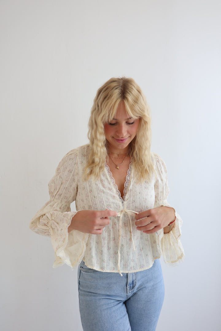 Schößchenbluse mit ausgestellten Ärmeln Hazel