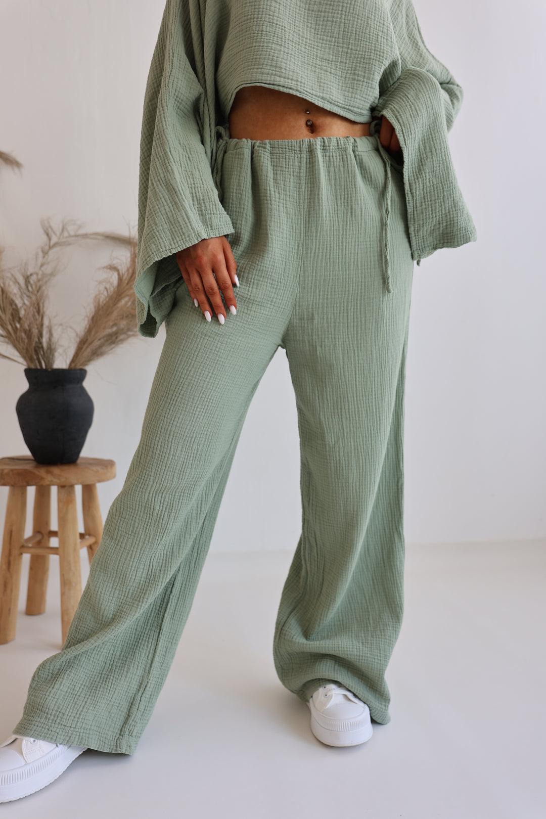 Zweiteiler aus Musselin mit Offshoulder-Shirt