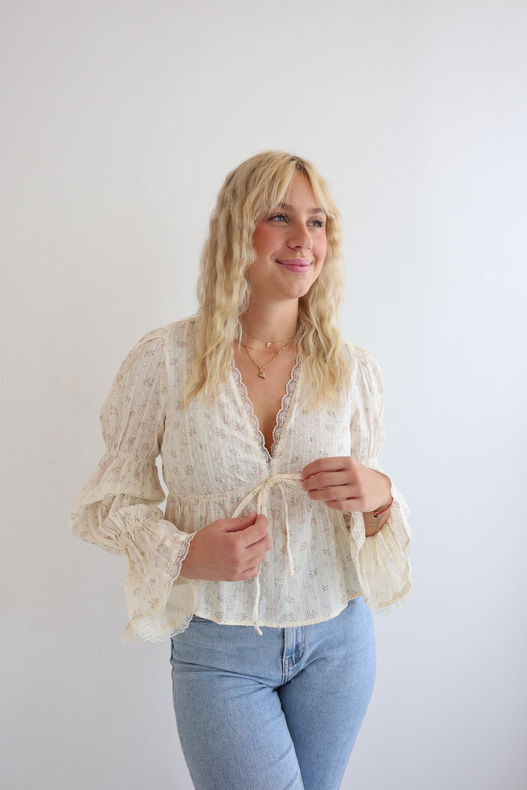 Schößchenbluse mit ausgestellten Ärmeln Hazel