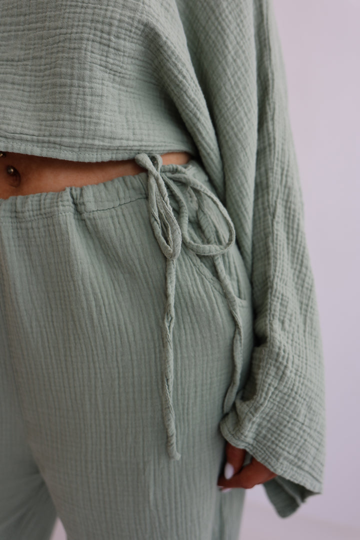 Zweiteiler aus Musselin mit Offshoulder-Shirt