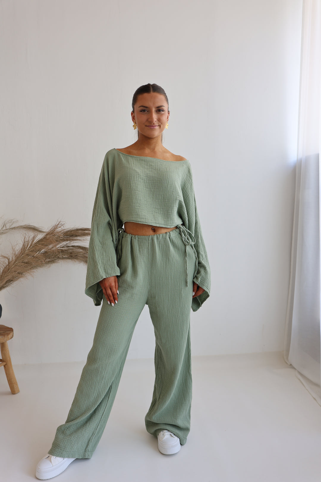 Zweiteiler aus Musselin mit Offshoulder-Shirt