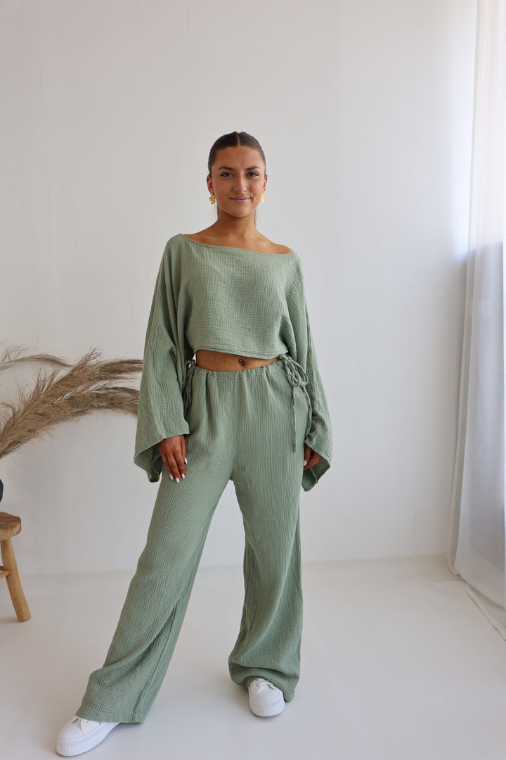 Zweiteiler aus Musselin mit Offshoulder-Shirt