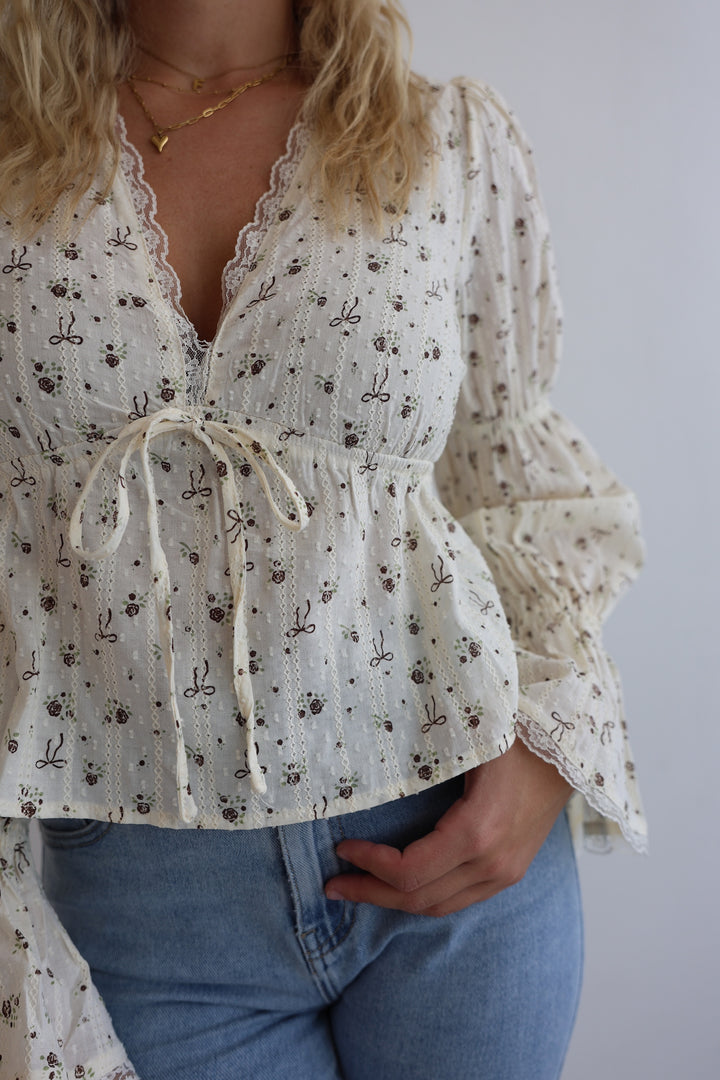 Schößchenbluse mit ausgestellten Ärmeln Hazel