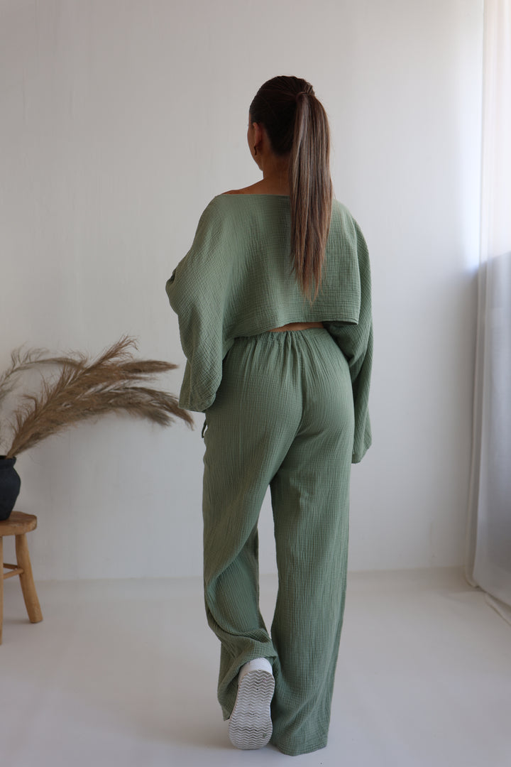 Zweiteiler aus Musselin mit Offshoulder-Shirt