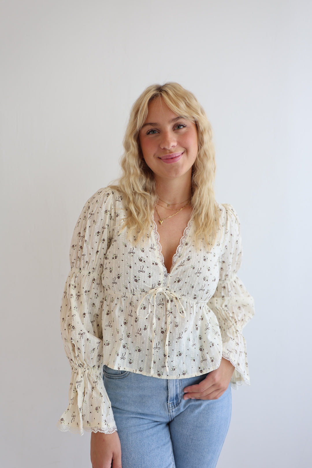 Schößchenbluse mit ausgestellten Ärmeln Hazel