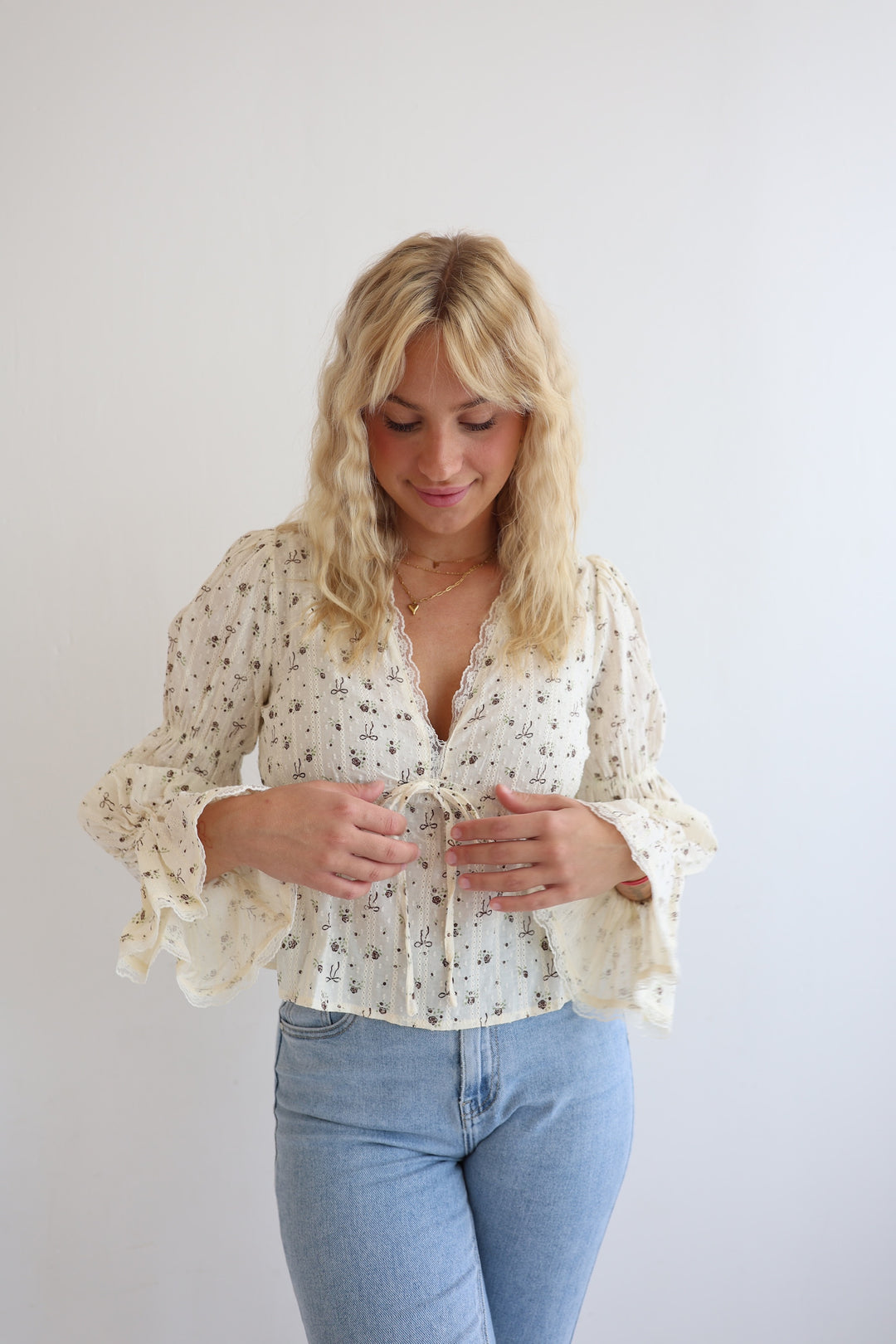 Schößchenbluse mit ausgestellten Ärmeln Hazel