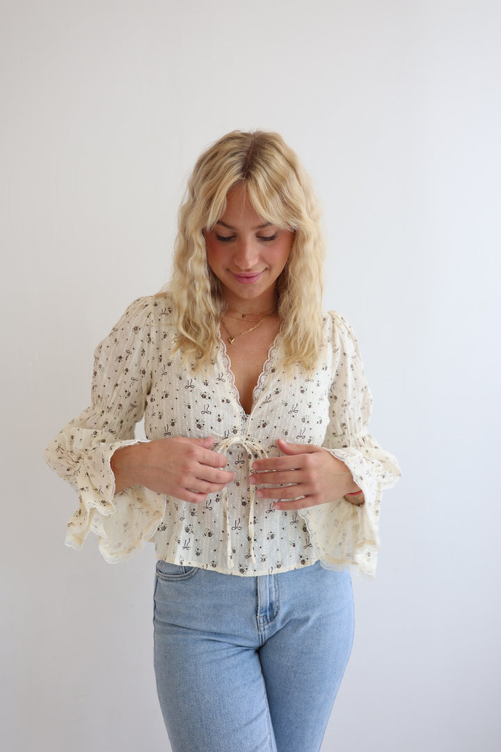 Schößchenbluse mit ausgestellten Ärmeln Hazel