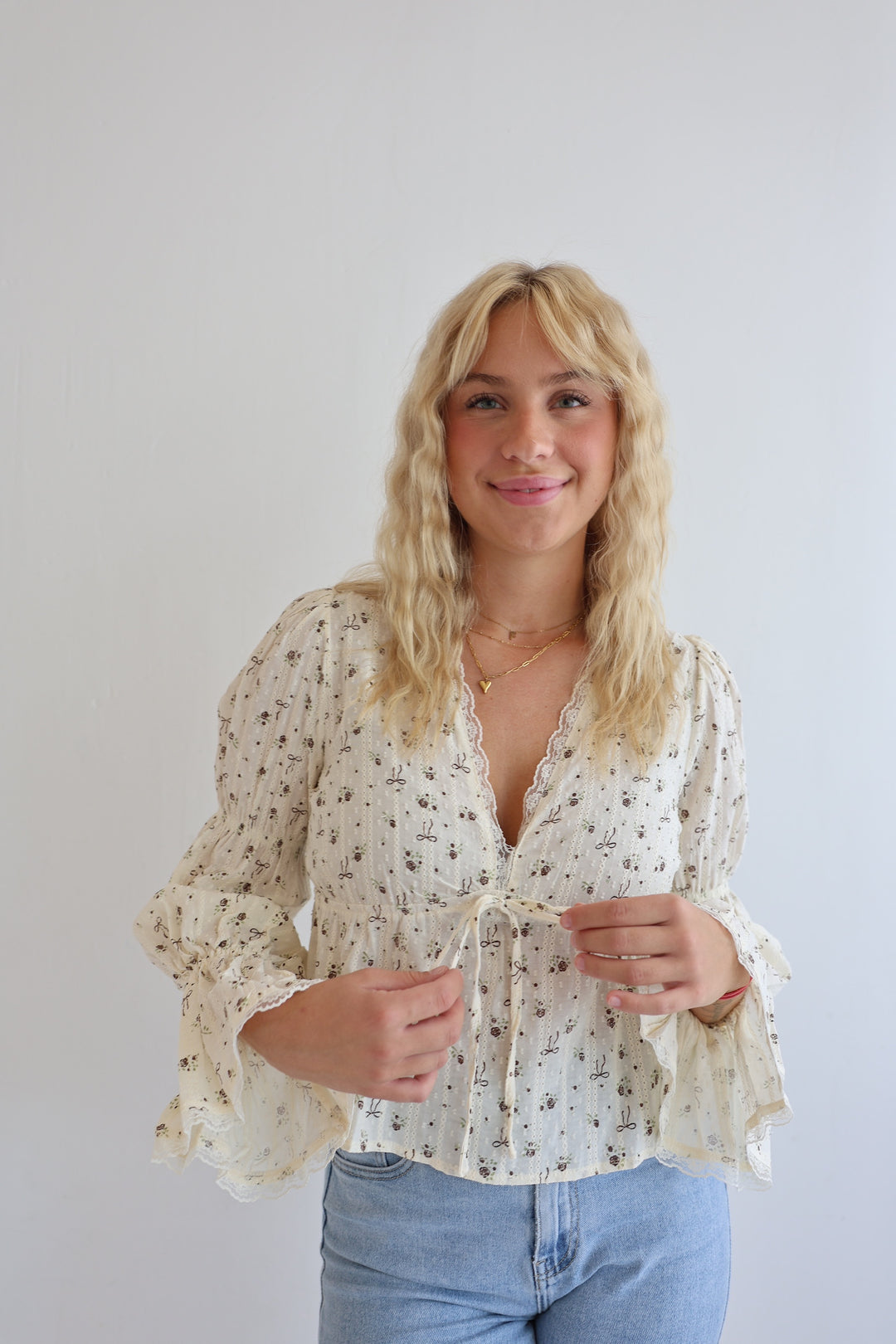 Schößchenbluse mit ausgestellten Ärmeln Hazel